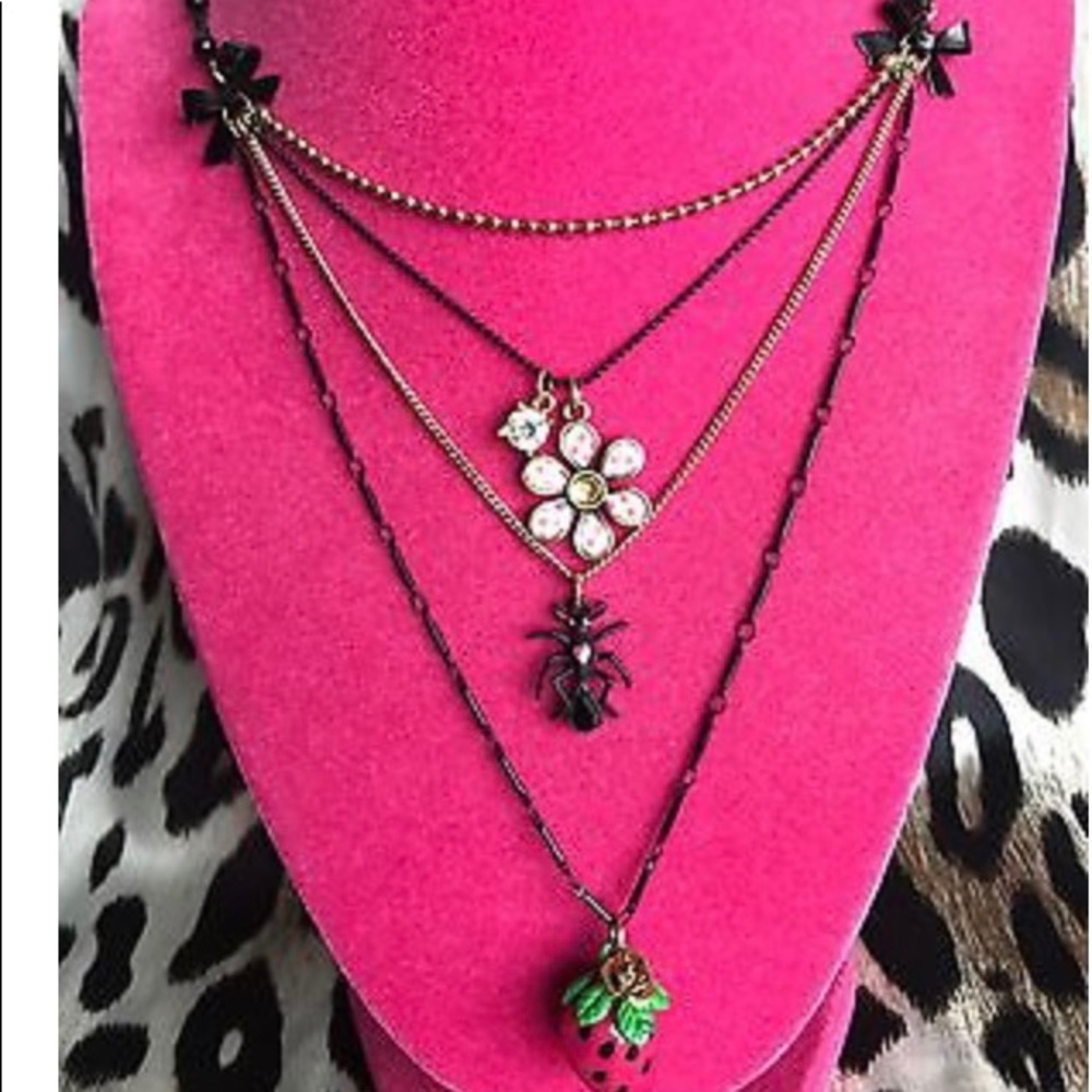 BETSEY JOHNSON NECKLACE